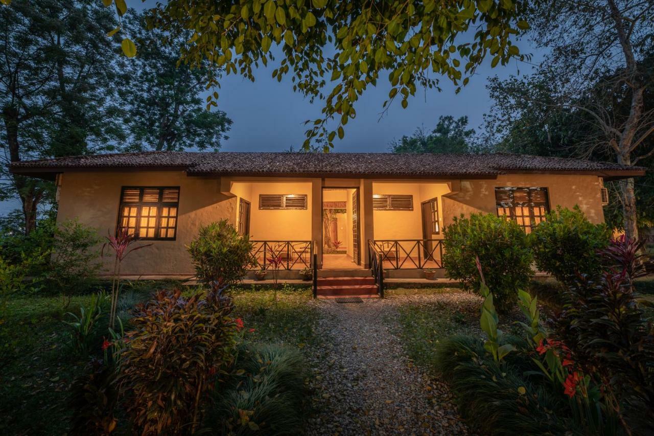 Green Mansions Jungle Resort Sauraha Ngoại thất bức ảnh